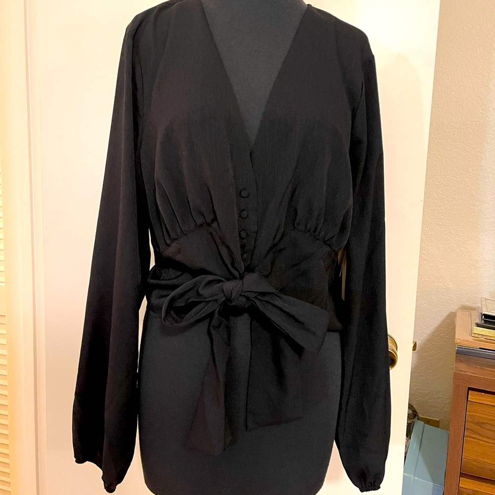 NWT JustFab front tie blouse. Size L